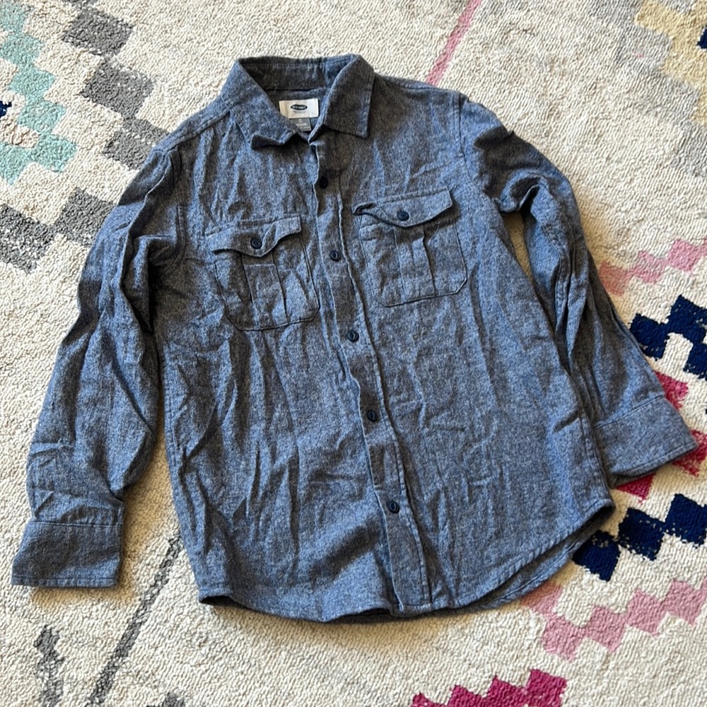 Old Navy Boys Blue Flannel Button Down Size Medium (8)